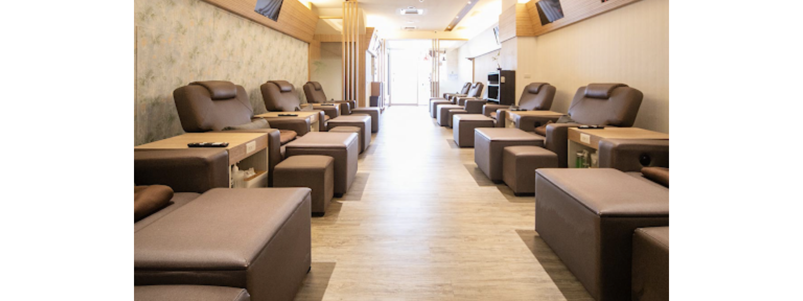 北角炮台山經營了15年住宅包圍1000呎租金低$12,000設有獨立洗手間連浴室生意穩定按摩店生意轉讓