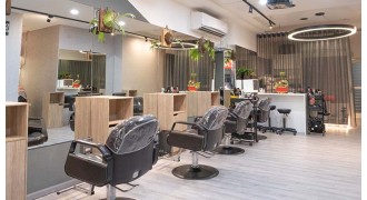 銅鑼灣因移民放盤營運超過10年1600呎咁有300名活躍客底身材工具齊全日式髮型屋生意轉讓