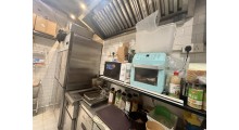 天水圍大量住宅及學校包圍可以24小時營業飯市時段人流不斷小食外賣店生意轉讓
